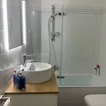 Lejlighed Mamidoli Apartment, Exclusive Area In